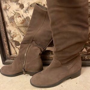 Brown/camel colored zip up boots